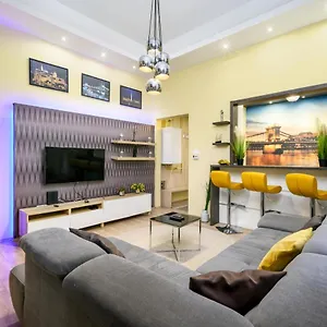 Downtown Deluxe-two Bedroom With Sauna Apartment